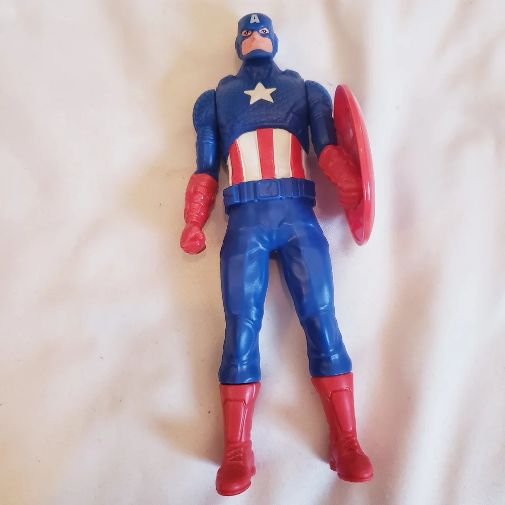 Hasbro Captain America Action Figure Set  With Mask And Blaster